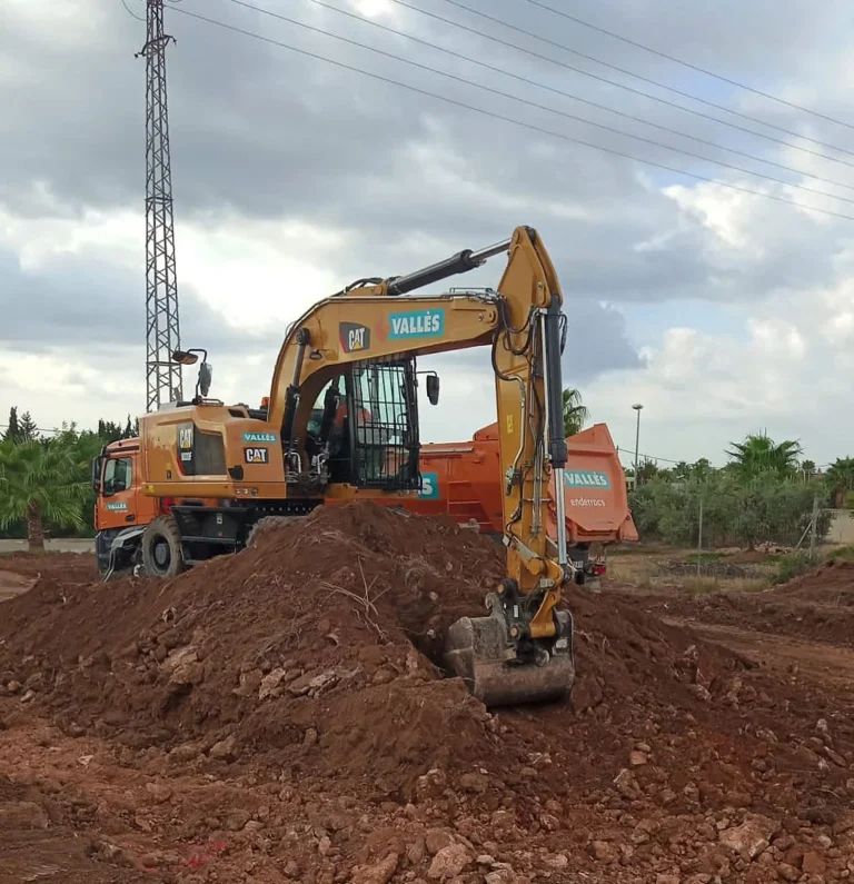 Moviment de terres amb excavadora